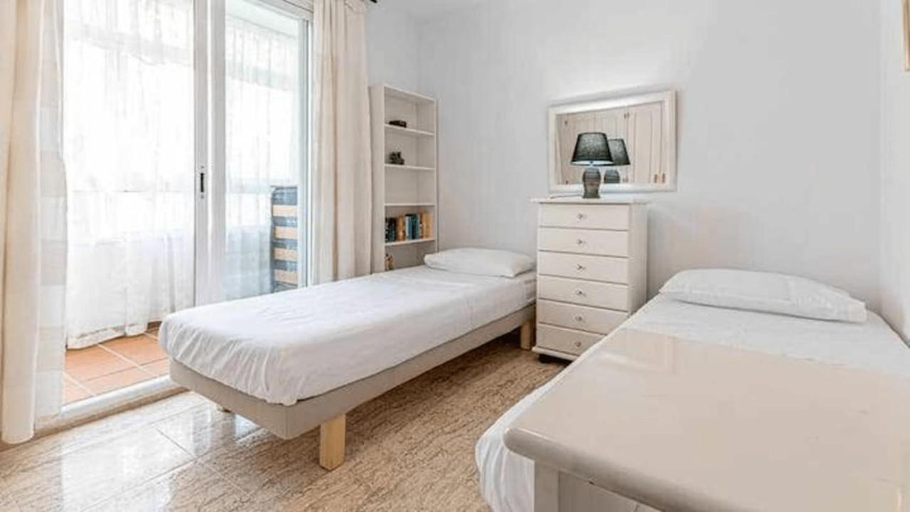 797 Holiday Rentals - Piso Para 4 Con Amplia Terraza Al Jardin Y Al Mar Benalmadena Bagian luar foto