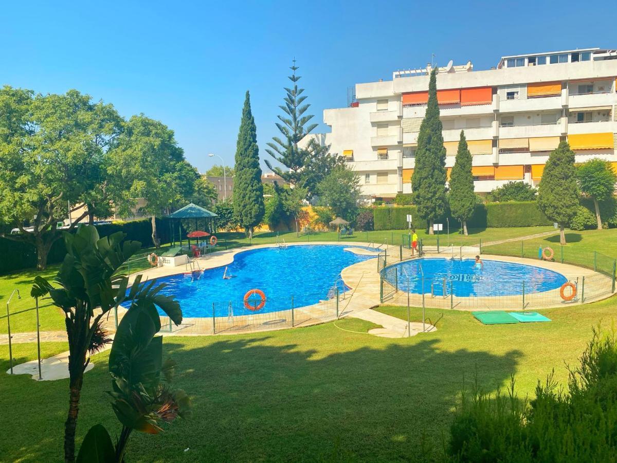 797 Holiday Rentals - Piso Para 4 Con Amplia Terraza Al Jardin Y Al Mar Benalmadena Bagian luar foto