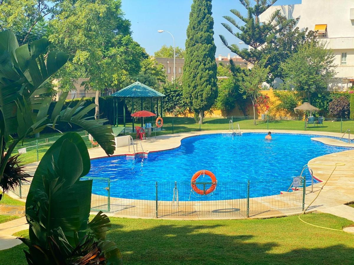 797 Holiday Rentals - Piso Para 4 Con Amplia Terraza Al Jardin Y Al Mar Benalmadena Bagian luar foto